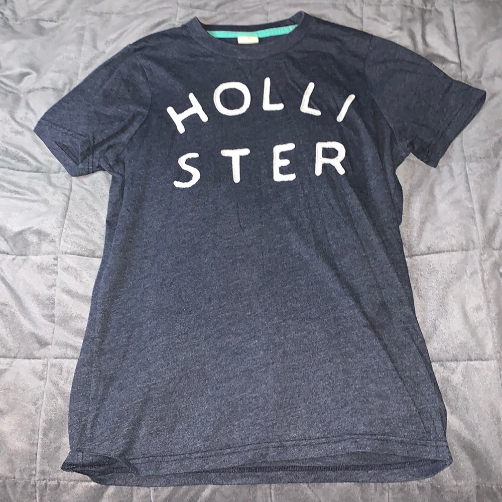 Hollis yet T shirt